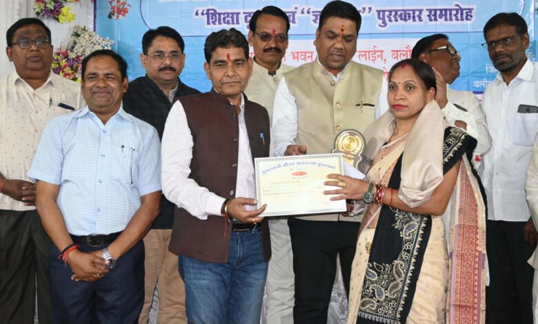 CM Shiksha Gaurav Alankaran Yojana: 18 teachers honored with Shikshadoot and Gyandeep Awards under Chief Minister Shiksha Gaurav Alankaran Yojana